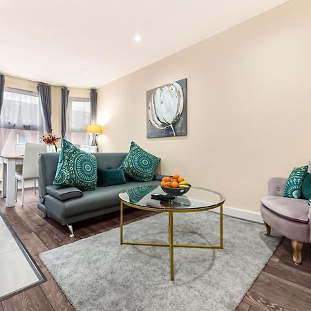 Family Friendly, Zone 2, 2 Beds, Overground London Exterior foto