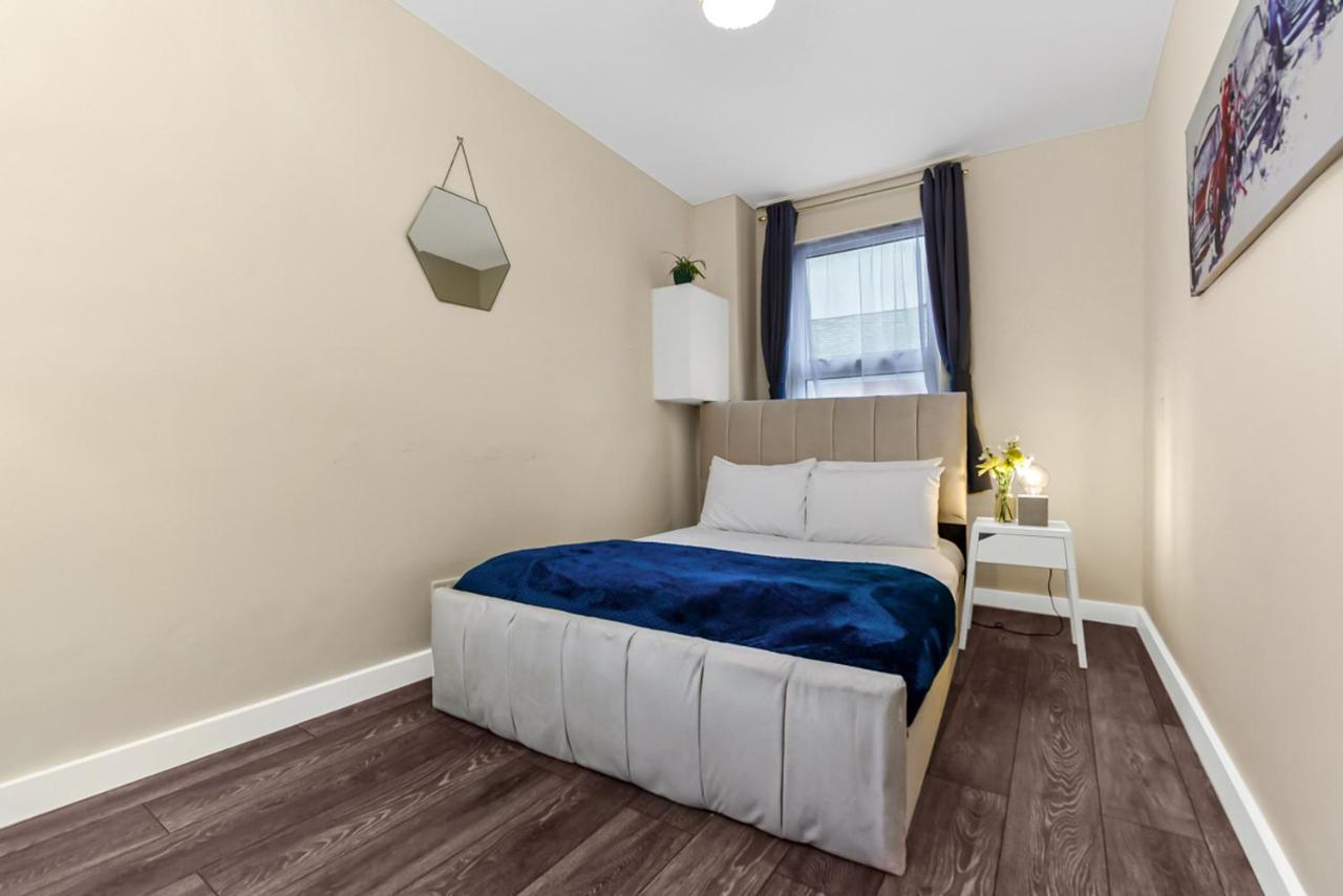 Family Friendly, Zone 2, 2 Beds, Overground London Exterior foto