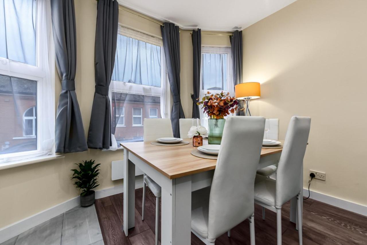 Family Friendly, Zone 2, 2 Beds, Overground London Exterior foto