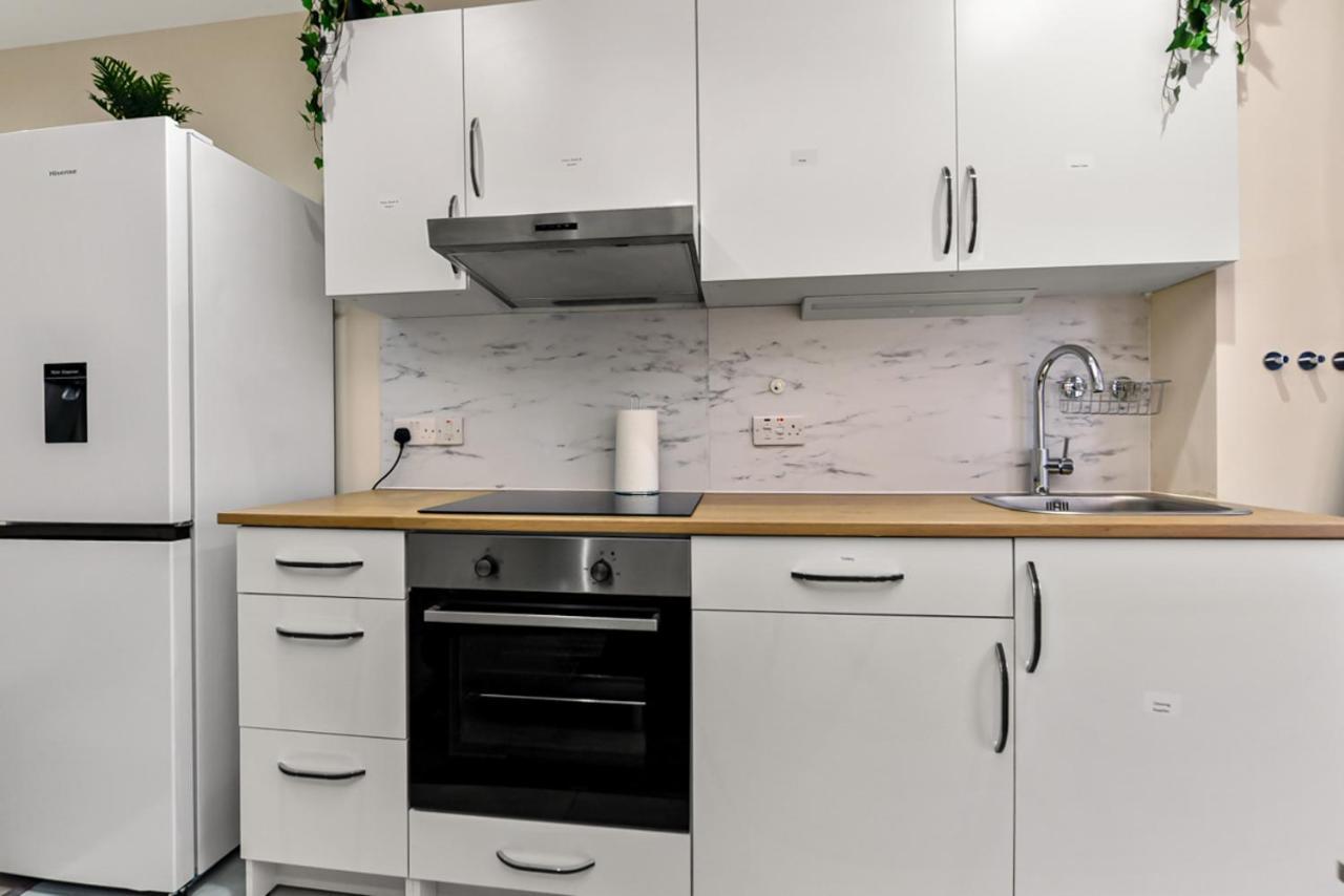 Family Friendly, Zone 2, 2 Beds, Overground London Exterior foto