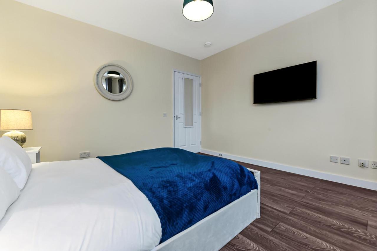 Family Friendly, Zone 2, 2 Beds, Overground London Exterior foto