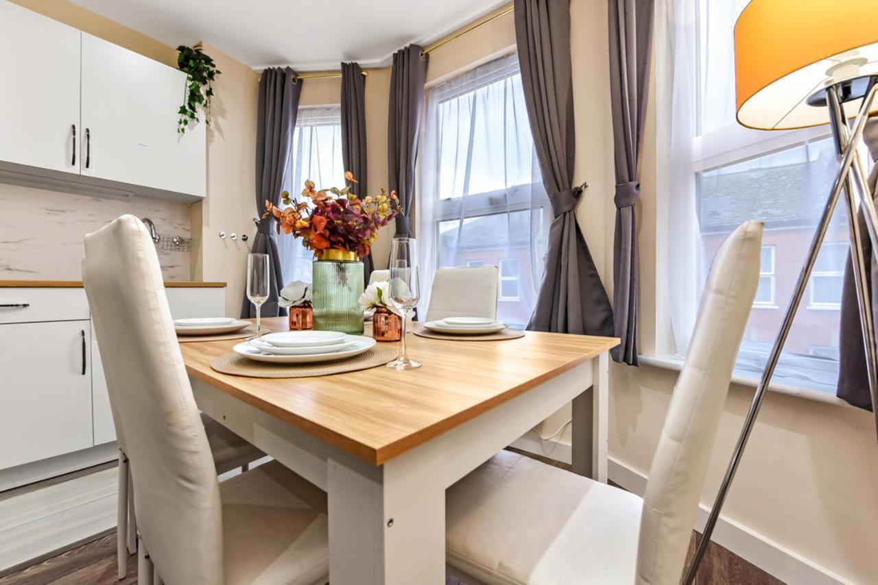 Family Friendly, Zone 2, 2 Beds, Overground London Exterior foto