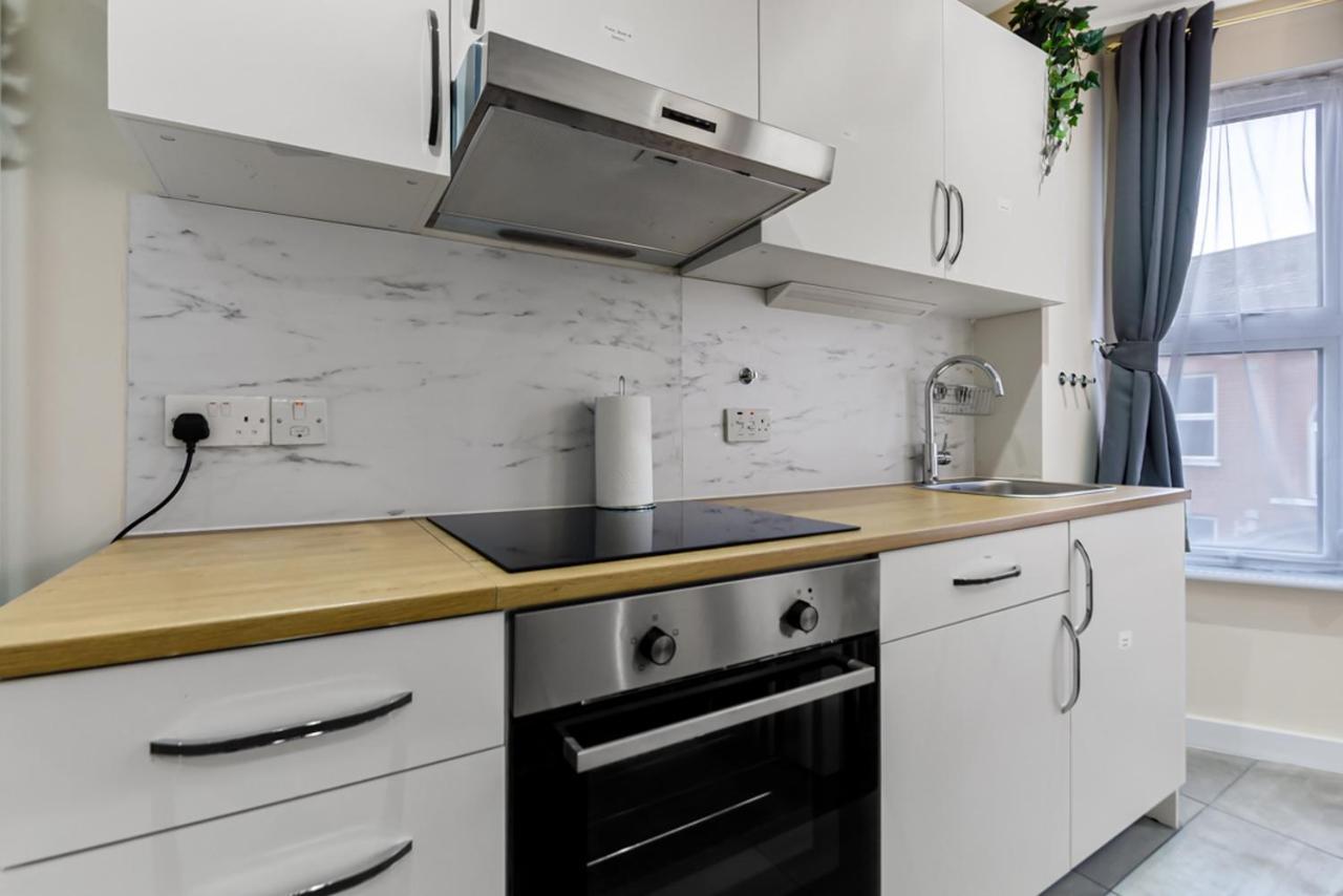 Family Friendly, Zone 2, 2 Beds, Overground London Exterior foto
