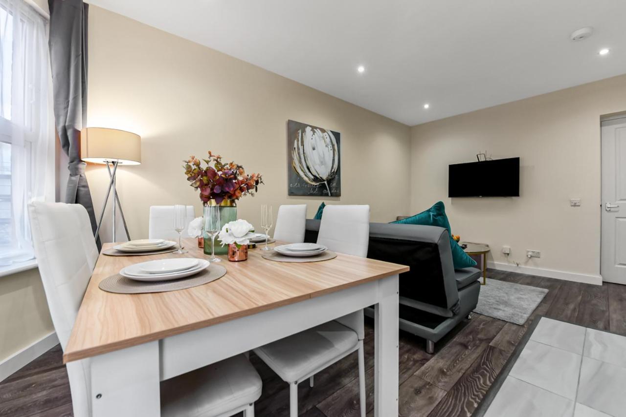 Family Friendly, Zone 2, 2 Beds, Overground London Exterior foto