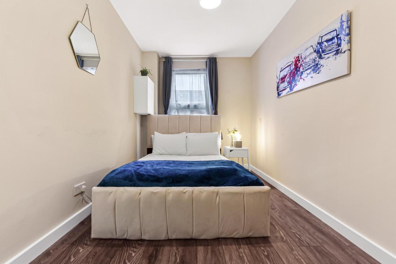 Family Friendly, Zone 2, 2 Beds, Overground London Exterior foto