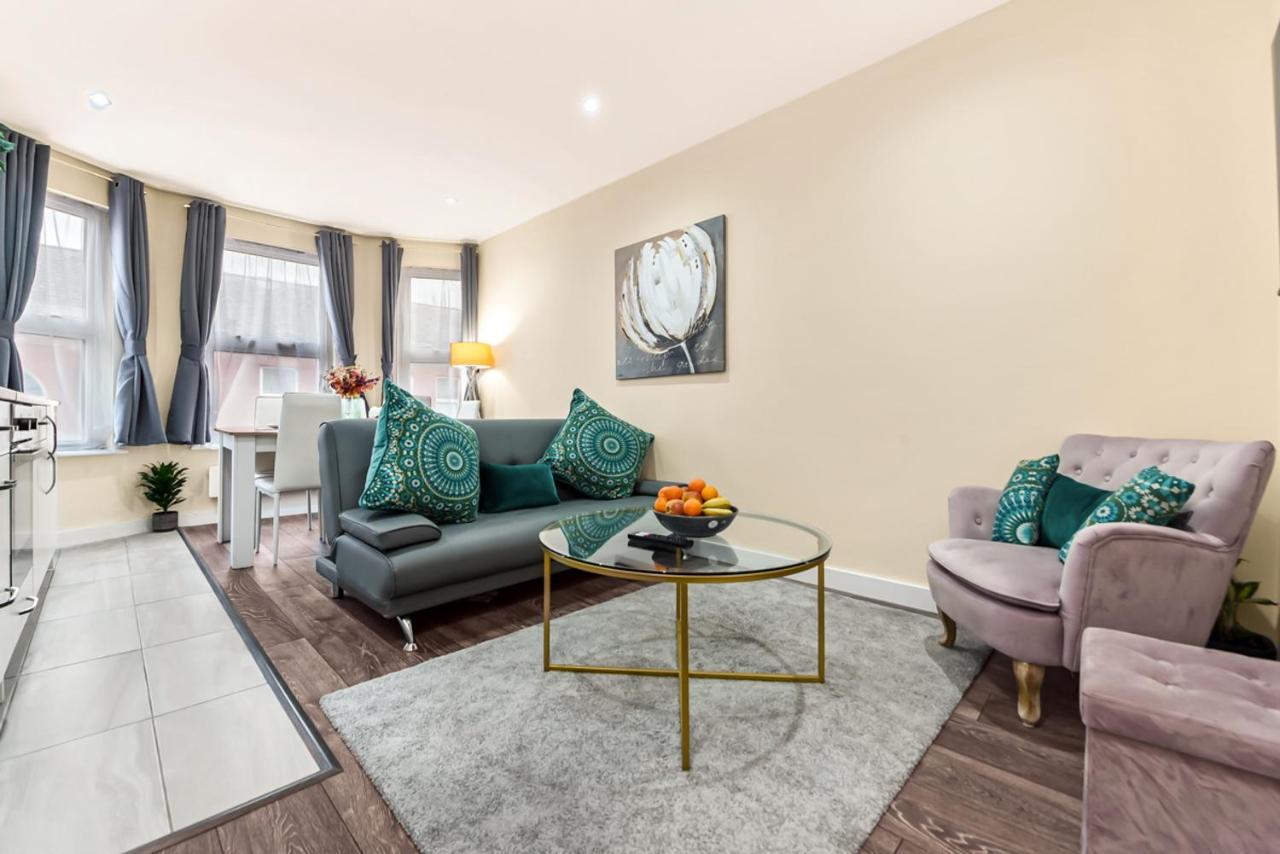 Family Friendly, Zone 2, 2 Beds, Overground London Exterior foto