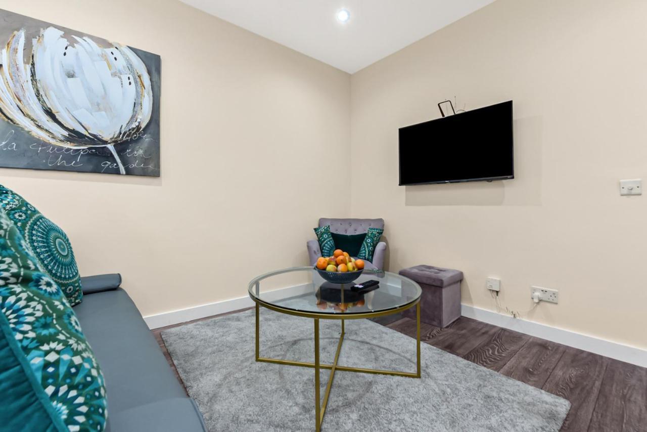 Family Friendly, Zone 2, 2 Beds, Overground London Exterior foto