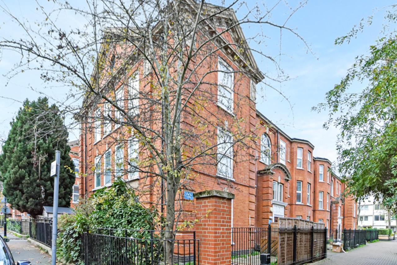 Family Friendly, Zone 2, 2 Beds, Overground London Exterior foto